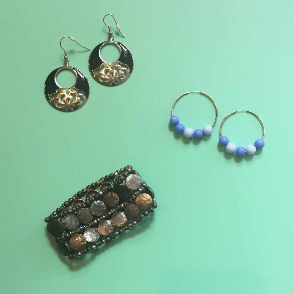 Random mix of costume jewelry